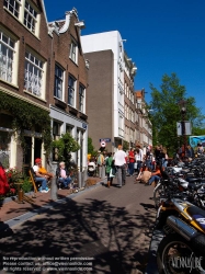 Viennaslide-05913020 Koninginnedag (deutsch Königinnentag) ist Nationalfeiertag in den Niederlanden, der jährlich am 30. April gefeiert wird. An diesem Tag feiern die Niederländer den Geburtstag ihrer Königin.