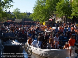 Viennaslide-05913026 Koninginnedag (deutsch Königinnentag) ist Nationalfeiertag in den Niederlanden, der jährlich am 30. April gefeiert wird. An diesem Tag feiern die Niederländer den Geburtstag ihrer Königin.