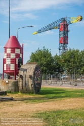 Viennaslide-05918406 Am Ufer des Flusses IJ in Amsterdam Noord befindet sich eine ehemalige Werft. Mit ihrer lebendigen Künstlergemeinschaft und einer ständig wachsenden Vielfalt an Bars und Restaurants ist die NDSM Werft ein kultureller Hotspot.