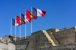 Viennaslide-05215106 Die Flaggen von Frankreich und der Normandie am Schloss von Caen - Flags of France an Normandie at the Castle of Caen