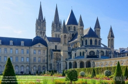Viennaslide-05215113 Die Abtei Saint-Étienne, im Gegensatz zur Abbaye aux Dames auch Abbaye aux Hommes genannt, ist ein ehemaliges Benediktinerkloster in der französischen Stadt Caen in der Normandie, das dem Heiligen Stephan geweiht ist.