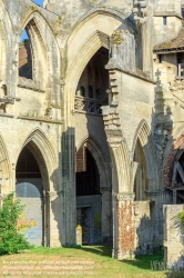 Viennaslide-05215121 Die Kirche Saint-Étienne-le-Vieux (Alte Stephanskirche) ist eine ehemalige römisch-katholische Kirche, die heute teilweise zerstört ist und sich in der Altstadt von Caen, Calvados, Frankreich, befindet.