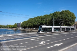 Viennaslide-05215930 Die Straßenbahn Caen (frz. Tramway de Caen) ist das Straßenbahnsystem der französischen Stadt Caen. Die Inbetriebnahme der ersten Linien erfolgte am 27. Juli 2019. Alle Linien nutzen in der Innenstadt von Caen einen gemeinsamen Streckenabschnitt.
