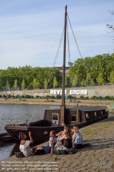 Viennaslide-05221035 Die Erdre ist ein Fluss in Frankreich, der in der Region Pays de la Loire verläuft. Sie mündet im Stadtgebiet von Nantes als rechter Nebenfluss in einen Nebenarm der Loire (Bras de la Madeleine). In diesem Abschnitt ist sie auch Teil des Canal de Nantes à Brest, der heute jedoch nur mehr touristisch genutzt wird. Auf ihrem Weg durchquert die Erdre die Départements Maine-et-Loire und Loire-Atlantique.