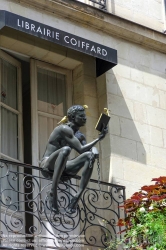 Viennaslide-05221051 Nantes, Buchhandlung COIFFARD, Skulptur von Stéphane Phélippot - Nantes, Bookstore COIFFARD, Sculpture by Stéphane Phélippot