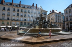 Viennaslide-05221401 Le Voyage à Nantes, Michel Blazy, Sortie de Fontaine (Ausbruch des Brunnens)