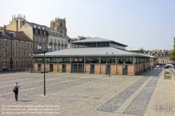 Viennaslide-05226110 Les Halles Martenot ist eine Reihe von zwei Hallen am Place des Lices in Rennes . Sie wurden von dem Architekten Jean-Baptiste Martenot 1870 gebaut und renoviert im Jahre 1988.