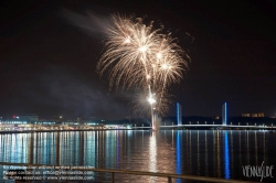 Viennaslide-05231021 Bordeaux, Feuerwerk an der Garonne, hinten Pont Jacques Chaban-Delmas - Bordeaux, Fire Works at the Garonne River with Pont Jacques Chaban-Delmas behind