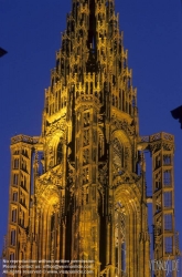 Viennaslide-05241002 Das Liebfrauenmünster zu Straßburg ist ein römisch-katholisches Gotteshaus und gehört zu den bedeutendsten Kathedralen der europäischen Architekturgeschichte sowie zu den größten Sandsteinbauten der Welt. Wie die Stadt Straßburg allgemein verbindet auch das Liebfrauen-Münster deutsche und französische Kultureinflüsse.