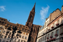 Viennaslide-05241059 Das Liebfrauenmünster zu Straßburg (französisch Cathédrale Notre-Dame de Strasbourg) ist ein römisch-katholisches Gotteshaus und gehört zu den bedeutendsten Kathedralen der europäischen Architekturgeschichte sowie zu den größten Sandsteinbauten der Welt. Wie die Stadt Straßburg allgemein verbindet auch das Liebfrauen-Münster deutsche und französische Kultureinflüsse.