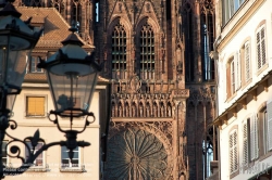 Viennaslide-05241061 Das Liebfrauenmünster zu Straßburg (französisch Cathédrale Notre-Dame de Strasbourg) ist ein römisch-katholisches Gotteshaus und gehört zu den bedeutendsten Kathedralen der europäischen Architekturgeschichte sowie zu den größten Sandsteinbauten der Welt. Wie die Stadt Straßburg allgemein verbindet auch das Liebfrauen-Münster deutsche und französische Kultureinflüsse.