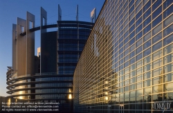 Viennaslide-05241502 Das Europäische Parlament (inoffiziell auch Europaparlament oder EU-Parlament; kurz EP) mit offiziellem Sitz in Straßburg ist das Parlament der Europäischen Union. Das Europäische Parlament wurde von der Architektengruppe 'Architecture Studio' aus Paris geplant.