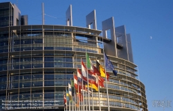 Viennaslide-05241506 Das Europäische Parlament (inoffiziell auch Europaparlament oder EU-Parlament; kurz EP) mit offiziellem Sitz in Straßburg ist das Parlament der Europäischen Union. Das Europäische Parlament wurde von der Architektengruppe 'Architecture Studio' aus Paris geplant.