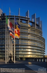 Viennaslide-05241510 Das Europäische Parlament (inoffiziell auch Europaparlament oder EU-Parlament; kurz EP) mit offiziellem Sitz in Straßburg ist das Parlament der Europäischen Union. Das Europäische Parlament wurde von der Architektengruppe 'Architecture Studio' aus Paris geplant.