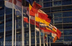 Viennaslide-05241512 Das Europäische Parlament (inoffiziell auch Europaparlament oder EU-Parlament; kurz EP) mit offiziellem Sitz in Straßburg ist das Parlament der Europäischen Union. Das Europäische Parlament wurde von der Architektengruppe 'Architecture Studio' aus Paris geplant.