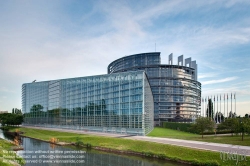 Viennaslide-05241515f Das Europäische Parlament (inoffiziell auch Europaparlament oder EU-Parlament; kurz EP) mit offiziellem Sitz in Straßburg ist das Parlament der Europäischen Union. Das Europäische Parlament wurde von der Architektengruppe 'Architecture Studio' aus Paris geplant.
