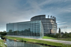 Viennaslide-05241515h Das Europäische Parlament (inoffiziell auch Europaparlament oder EU-Parlament; kurz EP) mit offiziellem Sitz in Straßburg ist das Parlament der Europäischen Union. Das Europäische Parlament wurde von der Architektengruppe 'Architecture Studio' aus Paris geplant.
