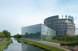 Viennaslide-05241517 Das Europäische Parlament (inoffiziell auch Europaparlament oder EU-Parlament; kurz EP) mit offiziellem Sitz in Straßburg ist das Parlament der Europäischen Union. Das Europäische Parlament wurde von der Architektengruppe 'Architecture Studio' aus Paris geplant.