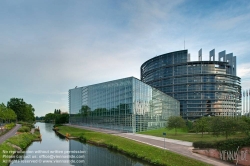 Viennaslide-05241517f Das Europäische Parlament (inoffiziell auch Europaparlament oder EU-Parlament; kurz EP) mit offiziellem Sitz in Straßburg ist das Parlament der Europäischen Union. Das Europäische Parlament wurde von der Architektengruppe 'Architecture Studio' aus Paris geplant.
