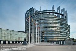 Viennaslide-05241518f Das Europäische Parlament (inoffiziell auch Europaparlament oder EU-Parlament; kurz EP) mit offiziellem Sitz in Straßburg ist das Parlament der Europäischen Union. Das Europäische Parlament wurde von der Architektengruppe 'Architecture Studio' aus Paris geplant.
