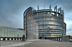 Viennaslide-05241518h Das Europäische Parlament (inoffiziell auch Europaparlament oder EU-Parlament; kurz EP) mit offiziellem Sitz in Straßburg ist das Parlament der Europäischen Union. Das Europäische Parlament wurde von der Architektengruppe 'Architecture Studio' aus Paris geplant.