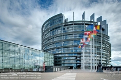 Viennaslide-05241519f Das Europäische Parlament (inoffiziell auch Europaparlament oder EU-Parlament; kurz EP) mit offiziellem Sitz in Straßburg ist das Parlament der Europäischen Union. Das Europäische Parlament wurde von der Architektengruppe 'Architecture Studio' aus Paris geplant.