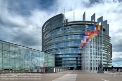 Viennaslide-05241519h Das Europäische Parlament (inoffiziell auch Europaparlament oder EU-Parlament; kurz EP) mit offiziellem Sitz in Straßburg ist das Parlament der Europäischen Union. Das Europäische Parlament wurde von der Architektengruppe 'Architecture Studio' aus Paris geplant.