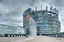 Viennaslide-05241520f Das Europäische Parlament (inoffiziell auch Europaparlament oder EU-Parlament; kurz EP) mit offiziellem Sitz in Straßburg ist das Parlament der Europäischen Union. Das Europäische Parlament wurde von der Architektengruppe 'Architecture Studio' aus Paris geplant.