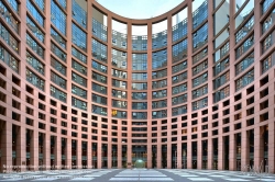 Viennaslide-05241521h Das Europäische Parlament (inoffiziell auch Europaparlament oder EU-Parlament; kurz EP) mit offiziellem Sitz in Straßburg ist das Parlament der Europäischen Union. Das Europäische Parlament wurde von der Architektengruppe 'Architecture Studio' aus Paris geplant.
