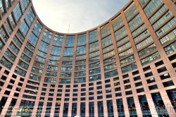 Viennaslide-05241523h Das Europäische Parlament (inoffiziell auch Europaparlament oder EU-Parlament; kurz EP) mit offiziellem Sitz in Straßburg ist das Parlament der Europäischen Union. Das Europäische Parlament wurde von der Architektengruppe 'Architecture Studio' aus Paris geplant.
