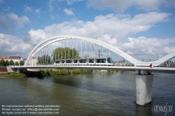 Viennaslide-05241804 Die Beatus-Rhenanus-Brücke bzw. Trambrücke Kehl ist eine Brücke für Straßenbahnen, Fußgänger und Radfahrer, die zwischen Kehl und Straßburg den Rhein überspannt. Auf ihr fährt seit April 2017 eine Linie der Straßburger Straßenbahn bis nach Kehl.