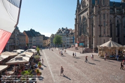 Viennaslide-05244011 Die protestantische Stephanskirche (Temple Saint-Étienne) ist die reformierte Hauptkirche der Stadt Mülhausen im Elsass. Aufgrund ihrer zentralen Lage am Mülhausener Hauptplatz Place de la Réunion und ihres 97 Meter hohen Glockenturms (der höchste Kirchturm des Départements Haut-Rhin) wird sie gelegentlich als „Dom von Mülhausen“ (Cathédrale de Mulhouse) bezeichnet. Die Kirche ist ein Werk des Stadtarchitekten Jean-Baptiste Schacre, dem Mülhausen auch die große katholische Stephanskirche (Église Saint-Étienne) verdankt.