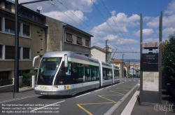 Viennaslide-05245907 Der Oberleitungsbus Nancy, heute meist Tramway de Nancy genannt, ist ein seit 1982 bestehender Oberleitungsbus-Betrieb in der französischen Stadt Nancy und den drei Nachbargemeinden Essey-lès-Nancy, Saint-Max und Vandœuvre-lès-Nancy. Das System wurde 2001 auf abschnittsweise spurgeführten Betrieb umgestellt, weshalb es heute als Tramway sur pneumatiques bezeichnet wird. Hierbei handelt es sich um die im Französischen übliche Bezeichnung für eine Straßenbahn auf Luftreifen, die mittels einer mittig in der Fahrbahn versenkten Leitschiene in der Spur gehalten wird. Zuständiges Verkehrsunternehmen ist die Gesellschaft Service de transport de l’agglomération nancéienne (STAN), sie betreibt im Großraum Nancy zusätzlich diverse Omnibuslinien.