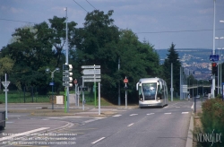 Viennaslide-05245908 Der Oberleitungsbus Nancy, heute meist Tramway de Nancy genannt, ist ein seit 1982 bestehender Oberleitungsbus-Betrieb in der französischen Stadt Nancy und den drei Nachbargemeinden Essey-lès-Nancy, Saint-Max und Vandœuvre-lès-Nancy. Das System wurde 2001 auf abschnittsweise spurgeführten Betrieb umgestellt, weshalb es heute als Tramway sur pneumatiques bezeichnet wird. Hierbei handelt es sich um die im Französischen übliche Bezeichnung für eine Straßenbahn auf Luftreifen, die mittels einer mittig in der Fahrbahn versenkten Leitschiene in der Spur gehalten wird. Zuständiges Verkehrsunternehmen ist die Gesellschaft Service de transport de l’agglomération nancéienne (STAN), sie betreibt im Großraum Nancy zusätzlich diverse Omnibuslinien.