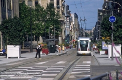Viennaslide-05245910 Der Oberleitungsbus Nancy, heute meist Tramway de Nancy genannt, ist ein seit 1982 bestehender Oberleitungsbus-Betrieb in der französischen Stadt Nancy und den drei Nachbargemeinden Essey-lès-Nancy, Saint-Max und Vandœuvre-lès-Nancy. Das System wurde 2001 auf abschnittsweise spurgeführten Betrieb umgestellt, weshalb es heute als Tramway sur pneumatiques bezeichnet wird. Hierbei handelt es sich um die im Französischen übliche Bezeichnung für eine Straßenbahn auf Luftreifen, die mittels einer mittig in der Fahrbahn versenkten Leitschiene in der Spur gehalten wird. Zuständiges Verkehrsunternehmen ist die Gesellschaft Service de transport de l’agglomération nancéienne (STAN), sie betreibt im Großraum Nancy zusätzlich diverse Omnibuslinien.