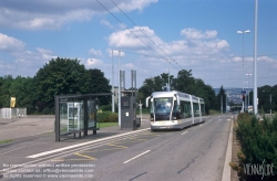 Viennaslide-05245915 Der Oberleitungsbus Nancy, heute meist Tramway de Nancy genannt, ist ein seit 1982 bestehender Oberleitungsbus-Betrieb in der französischen Stadt Nancy und den drei Nachbargemeinden Essey-lès-Nancy, Saint-Max und Vandœuvre-lès-Nancy. Das System wurde 2001 auf abschnittsweise spurgeführten Betrieb umgestellt, weshalb es heute als Tramway sur pneumatiques bezeichnet wird. Hierbei handelt es sich um die im Französischen übliche Bezeichnung für eine Straßenbahn auf Luftreifen, die mittels einer mittig in der Fahrbahn versenkten Leitschiene in der Spur gehalten wird. Zuständiges Verkehrsunternehmen ist die Gesellschaft Service de transport de l’agglomération nancéienne (STAN), sie betreibt im Großraum Nancy zusätzlich diverse Omnibuslinien.