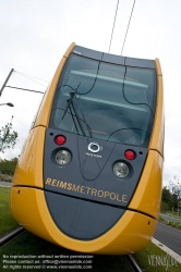 Viennaslide-05252808 Reims, moderne Straßenbahn, Design in Anlehnung an ein Champagnerglas - Reims, modern Tramway, Champagne Glass Design