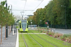 Viennaslide-05252825 Reims, moderne Straßenbahn, Design in Anlehnung an ein Champagnerglas - Reims, modern Tramway, Champagne Glass Design