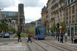 Viennaslide-05252868 Reims, moderne Straßenbahn, Design in Anlehnung an ein Champagnerglas - Reims, modern Tramway, Champagne Glass Design