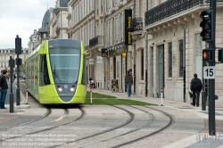 Viennaslide-05252890 Reims, moderne Straßenbahn, Design in Anlehnung an ein Champagnerglas - Reims, modern Tramway, Champagne Glass Design