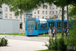 Viennaslide-05252897 Reims, moderne Straßenbahn, Design in Anlehnung an ein Champagnerglas - Reims, modern Tramway, Champagne Glass Design