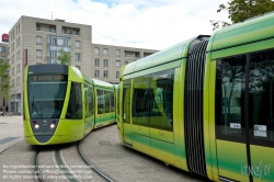 Viennaslide-05252899 Reims, moderne Straßenbahn, Design in Anlehnung an ein Champagnerglas - Reims, modern Tramway, Champagne Glass Design