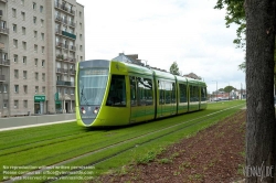 Viennaslide-05252906 Reims, moderne Straßenbahn, Design in Anlehnung an ein Champagnerglas - Reims, modern Tramway, Champagne Glass Design