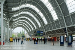 Viennaslide-05263122 Orleans, Bahnhof, neue Passagierhalle entworfen von den Architekten AREP (Integrierte Forschungsabteilung der SNCF), Jean-Marie Duthilleul und François Bonnefille - Orleans, Train Station by  AREP, Jean-Marie Duthilleul und François Bonnefille