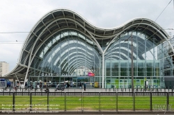 Viennaslide-05263123 Orleans, Bahnhof, neue Passagierhalle entworfen von den Architekten AREP (Integrierte Forschungsabteilung der SNCF), Jean-Marie Duthilleul und François Bonnefille - Orleans, Train Station by  AREP, Jean-Marie Duthilleul und François Bonnefille