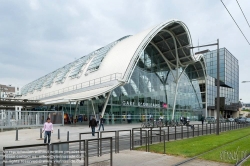 Viennaslide-05263124 Orleans, Bahnhof, neue Passagierhalle entworfen von den Architekten AREP (Integrierte Forschungsabteilung der SNCF), Jean-Marie Duthilleul und François Bonnefille - Orleans, Train Station by  AREP, Jean-Marie Duthilleul und François Bonnefille