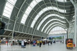 Viennaslide-05263126 Orleans, Bahnhof, neue Passagierhalle entworfen von den Architekten AREP (Integrierte Forschungsabteilung der SNCF), Jean-Marie Duthilleul und François Bonnefille - Orleans, Train Station by  AREP, Jean-Marie Duthilleul und François Bonnefille