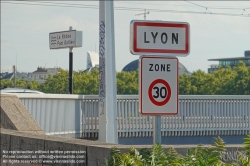 Viennaslide-05270013 Frankreich, Lyon, Geschwindigkeitsbegrenzung 30 km/h // France, Lyon, Speed Restriction to 30 km/h