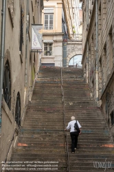 Viennaslide-05270103 Das 1. Arrondissement liegt am Hang des Croix-Rousse und auf der nördlichen Seite der Halbinsel, die durch den Zusammenfluss von Saône und Rhône gebildet wird. Die vielen Lokale machen es zum Ausgehviertel der Stadt.