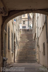 Viennaslide-05270104 Das 1. Arrondissement liegt am Hang des Croix-Rousse und auf der nördlichen Seite der Halbinsel, die durch den Zusammenfluss von Saône und Rhône gebildet wird. Die vielen Lokale machen es zum Ausgehviertel der Stadt.